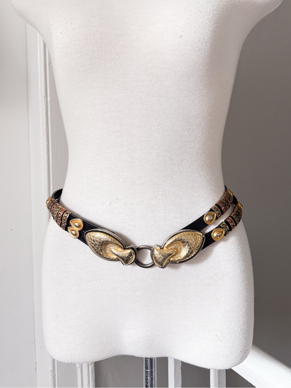 Very Vintage Metal Leather Belt